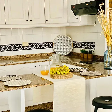 Canaryislandshost L Surfer * カレタ・デ・ファマラ