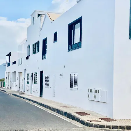 Canaryislandshost L Surfer Apartman *